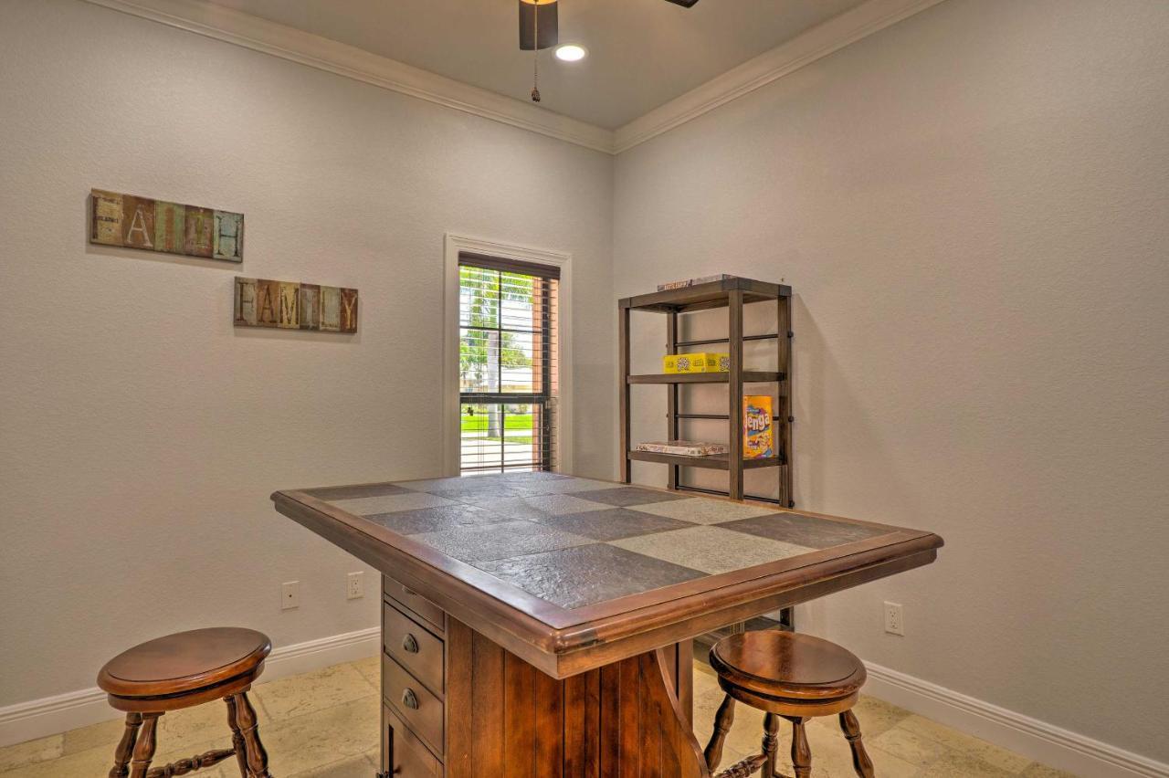 Canalfront Cape Coral Home With Patio And Grill! Bagian luar foto